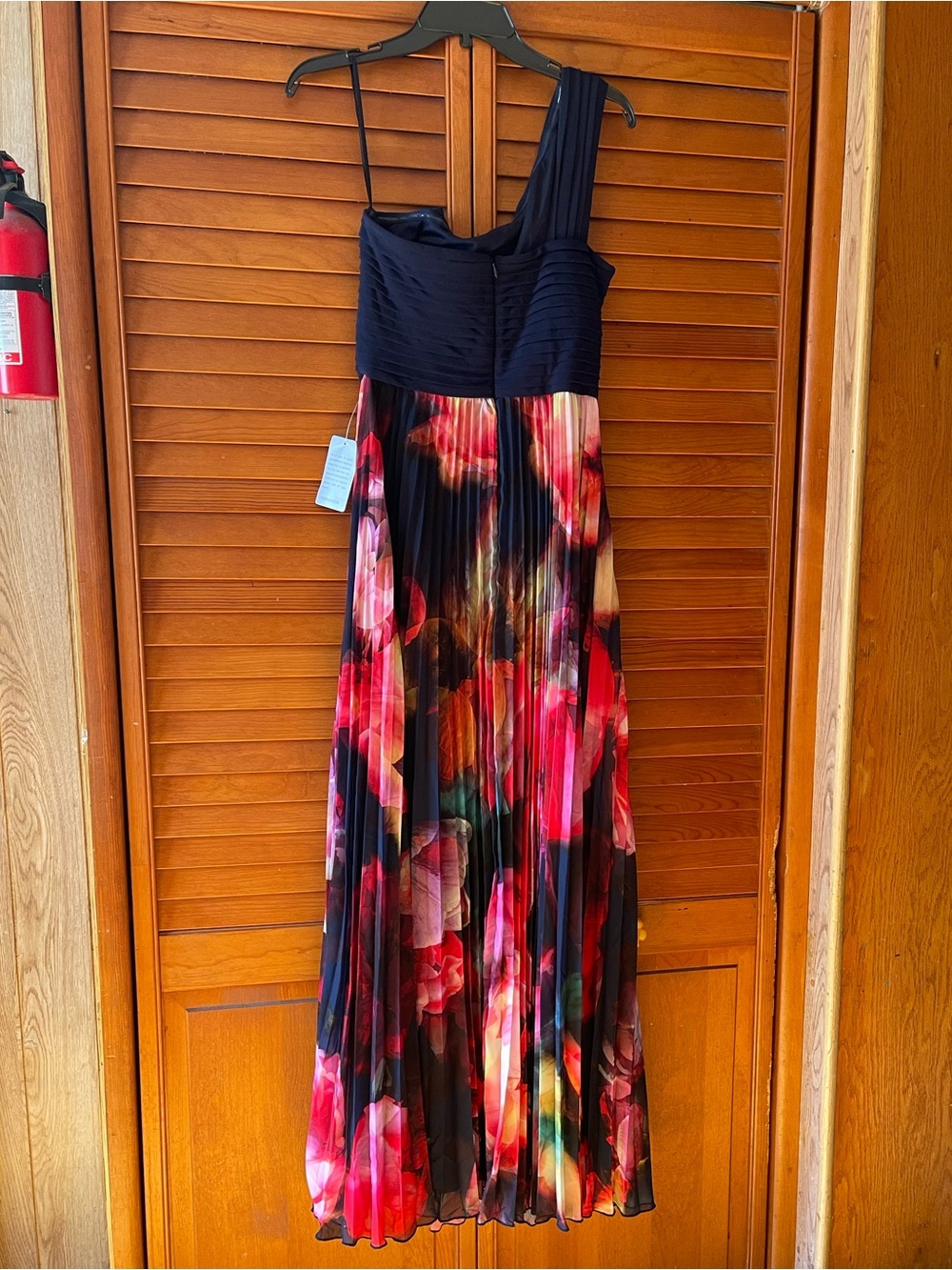 Xscape Evenings One Shoulder Mixed Media Chiffon Gown. Size 6 Women #475 - Picture 2 of 12